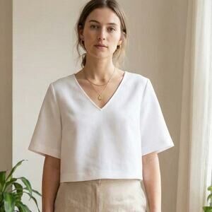 VETTA Women's Cropped V-Neck Blouse Short Sleeve White Size Medium